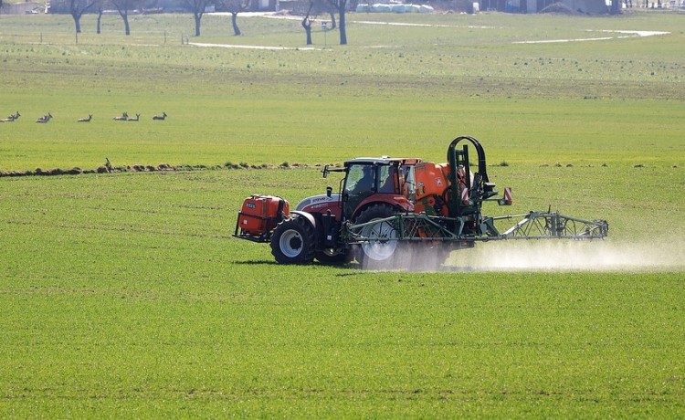 Coronavirus, attesa la riapertura dei mezzi agricoli il 27/4