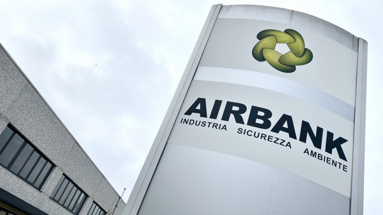 Airbank presenta una polvere assorbente per oli e sostanze chimiche