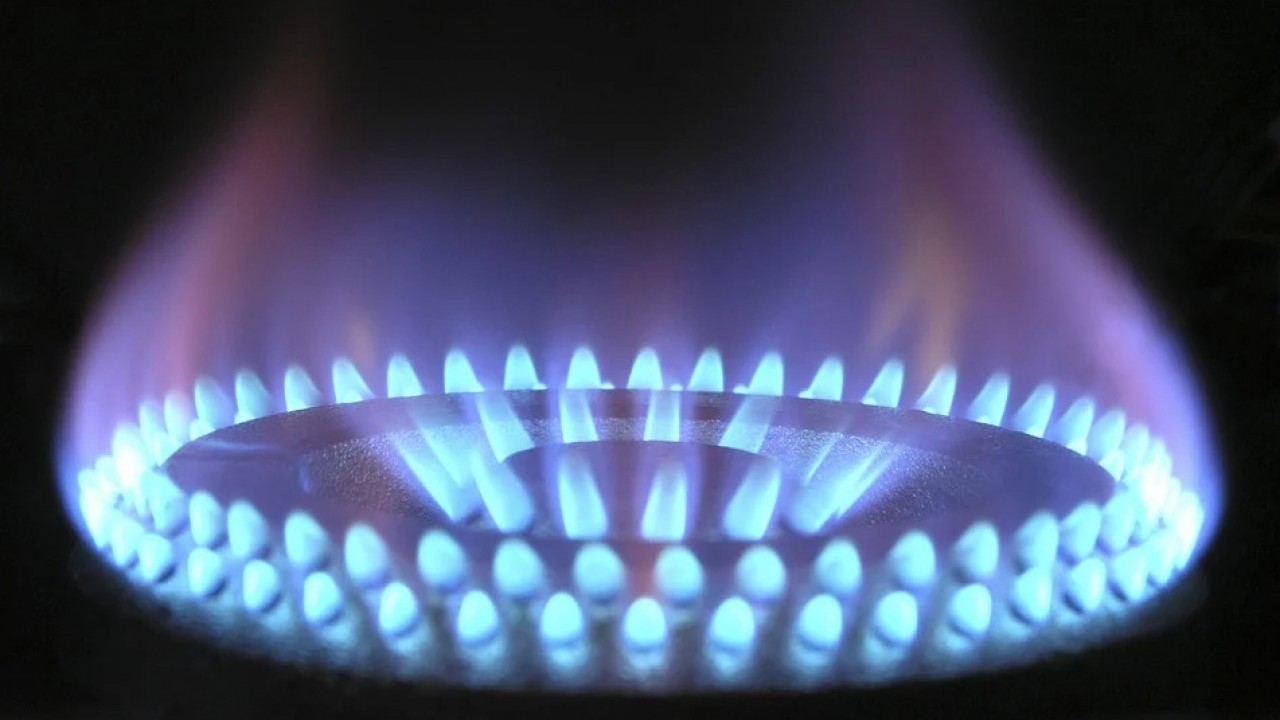 Energia: materie prime in aumento causano per l’elettricità +4,5% e per il gas +5,3%