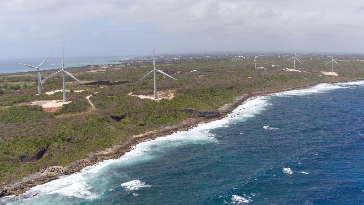 Leitwind, a Guadalupa  sei innovativi impianti eolici che resistono ai tifoni dell’oceano