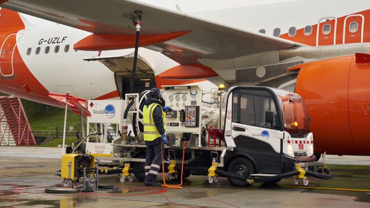 easyJet: il carburante sostenibile per l'aviazione (SAF) viene introdotto all'aeroporto di Gatwick