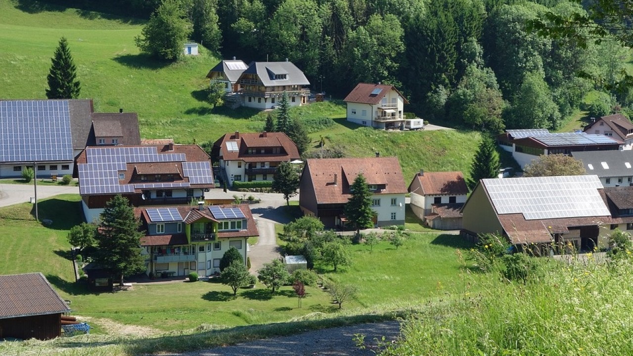 Otovo Solar Index Italy: con il fotovoltaico domestico si risparmiano in media 1500 euro all’anno   