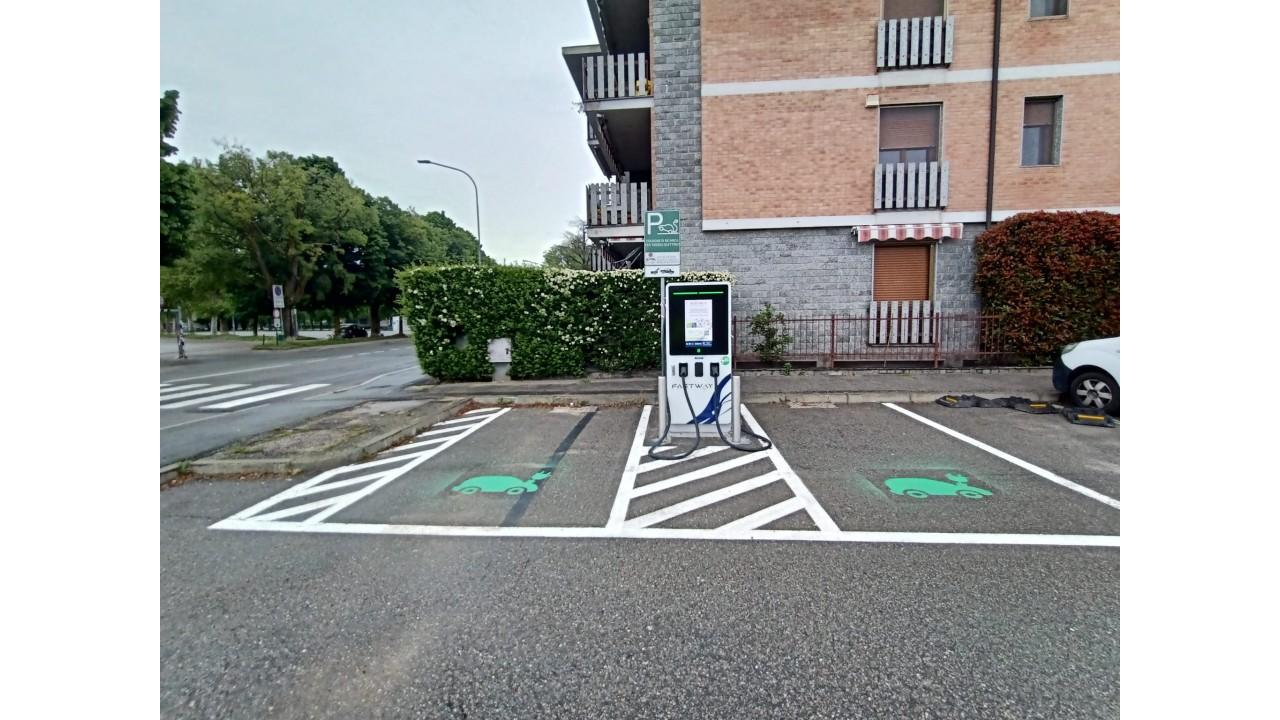 e-mobility: FastWay attiva due nuove stazioni di ricarica a Novara