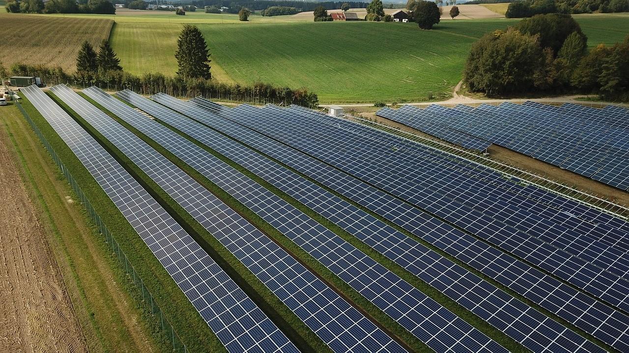 Anie: l'agrivoltaico rappresenta un futuro sostenibile per l'agricoltura e l'energia